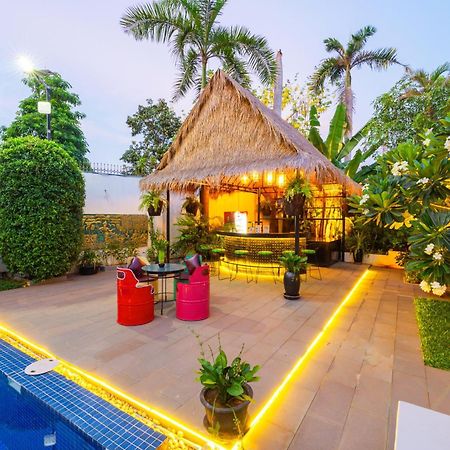 Sala Siem Reap Hotel מראה חיצוני תמונה The bar at the pool